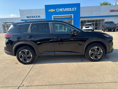 Used 2024 Nissan Rogue SV FWD image 2