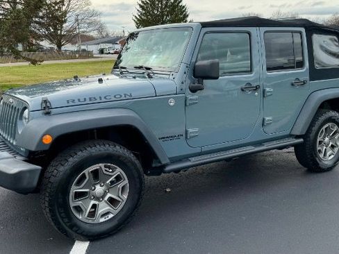 Used 2015 Jeep Wrangler Unlimited Rubicon w/ Connectivity Group image 16