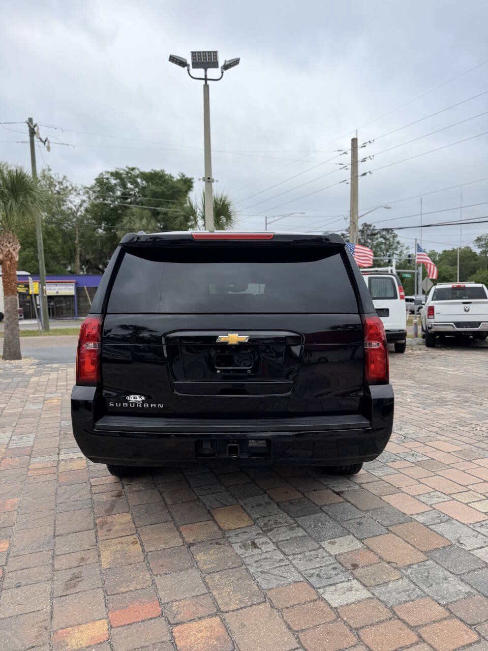 Used 2018 Chevrolet Suburban LT RWD image 7