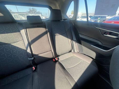 Used 2025 Toyota RAV4 XLE image 37