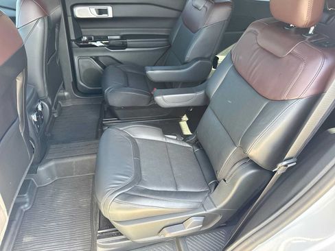 Used 2023 Ford Explorer Platinum w/ Technology Package AWD/4WD image 18