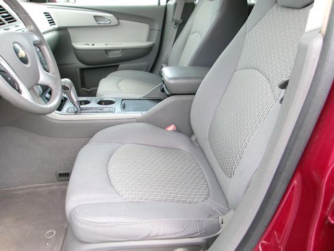 Used 2009 Chevrolet Traverse LT FWD image 8