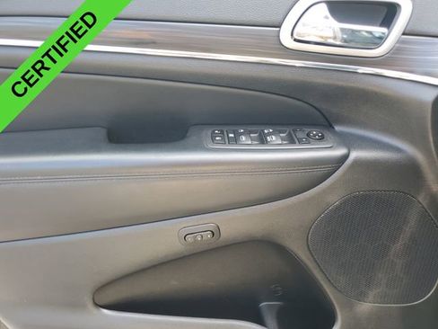 Used 2022 Jeep Grand Cherokee Limited image 24