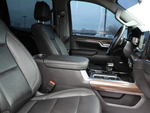 Used 2024 Chevrolet Silverado 1500 LT Trail Boss w/ LT Trail Boss Premium Package AWD/4WD image 15