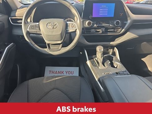 Used 2024 Toyota Highlander LE image 21