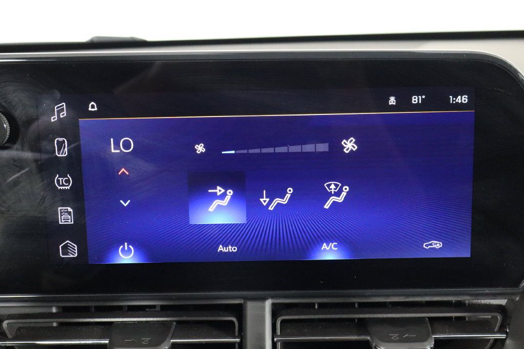 Used 2025 Chevrolet Trax LT w/ Sunroof Package FWD image 34