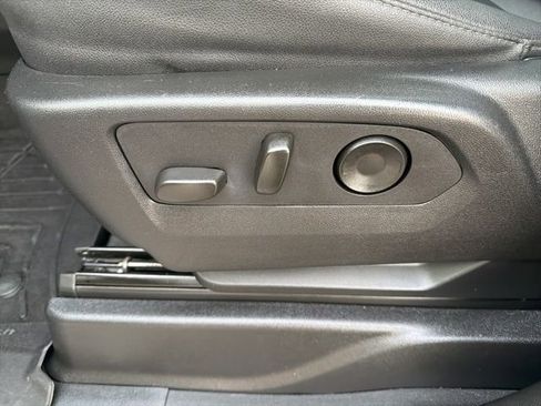 Used 2024 Chevrolet Suburban Z71 w/ Luxury Package image 21