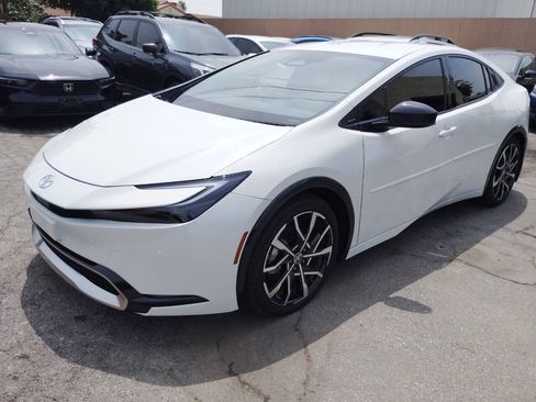 Used 2025 Toyota Prius Plug-In Hybrid FWD image 4