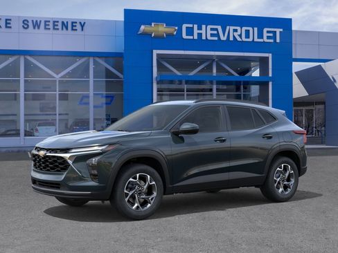 New 2026 Chevrolet Trax LT w/ Sunroof Package FWD image 2