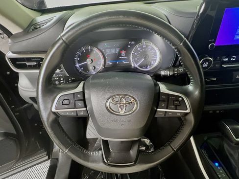 Used 2023 Toyota Highlander LE AWD/4WD image 10