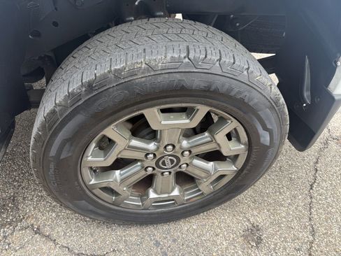 Used 2019 Nissan Titan SV w/ SV Convenience Package image 16