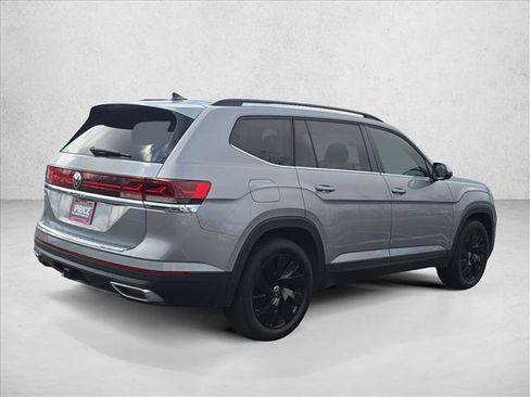 Used 2024 Volkswagen Atlas SE w/ Black Wheel Package image 5