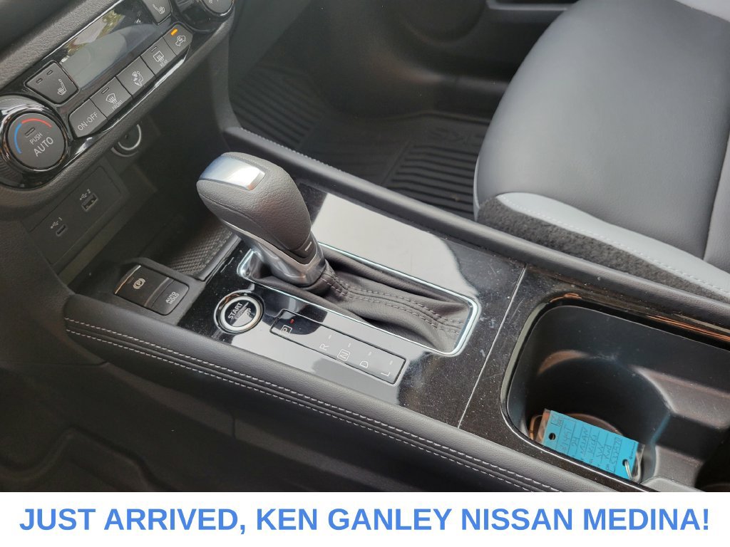 Certified 2024 Nissan Kicks SR w/ SR Premium Package FWD image 11