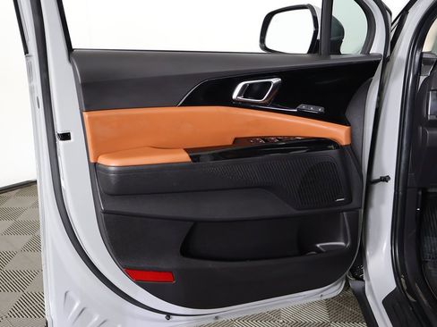 Used 2024 Kia Carnival SX Prestige image 27