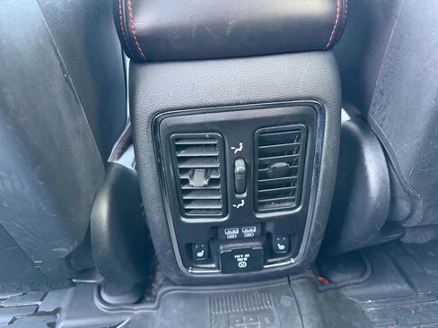 Used 2019 Jeep Grand Cherokee Trailhawk w/ Trailhawk Luxury Group image 26