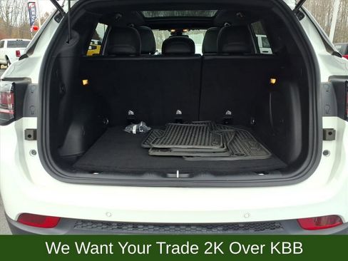 Used 2025 Jeep Compass Trailhawk w/ Trailhawk Elite Group image 17