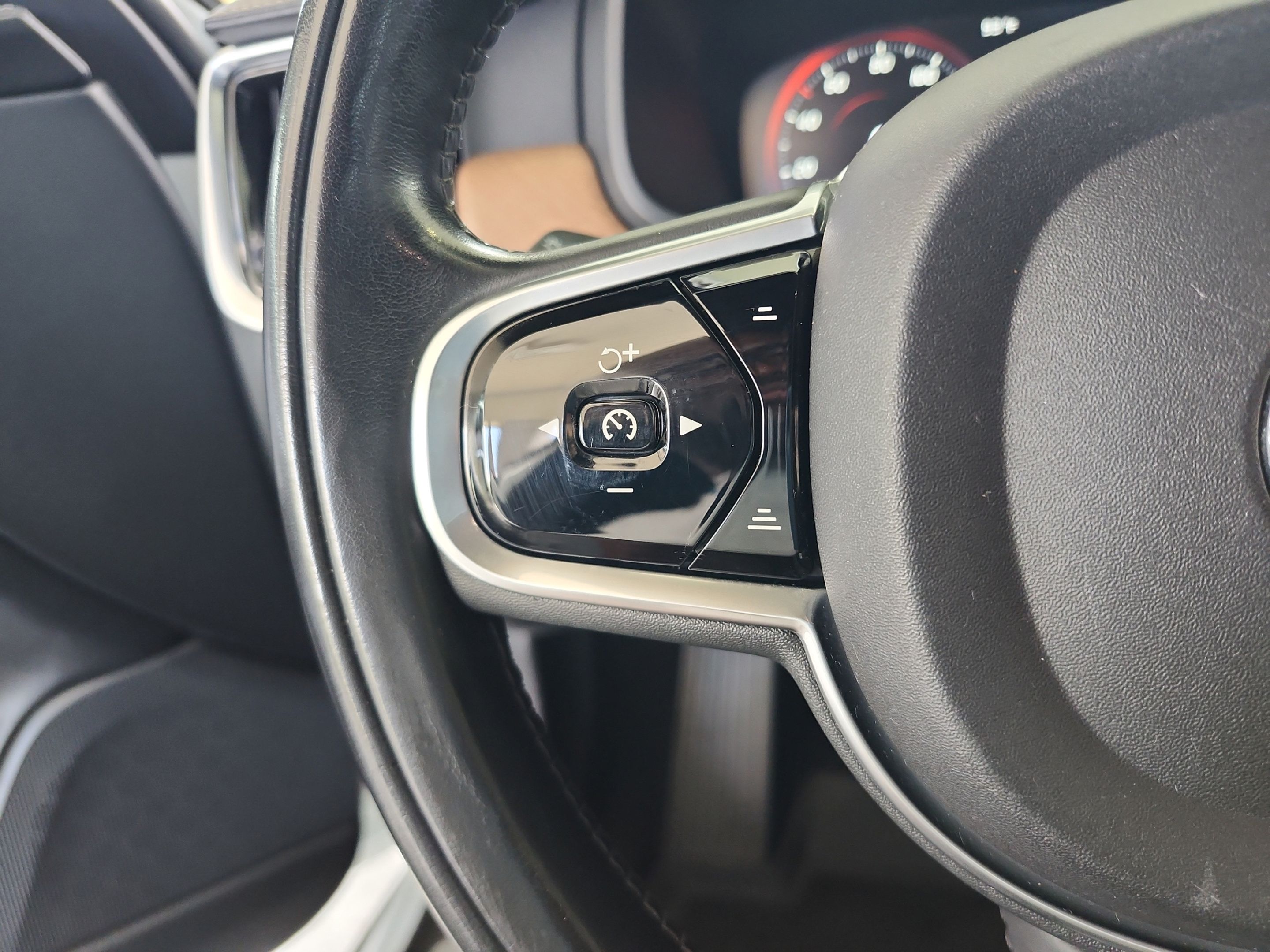 Used 2017 Volvo S90 T5 Inscription w/ Vision Package FWD image 14