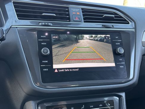 Certified 2024 Volkswagen Tiguan SE image 21