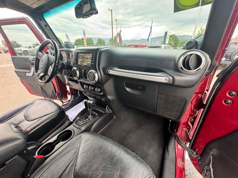 Used 2013 Jeep Wrangler Unlimited Sahara w/ Connectivity Group AWD/4WD image 21