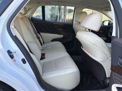 Used 2018 Lexus LS 500 w/ Accessory Package (Z2) image 15