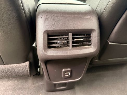 Used 2024 GMC Terrain SLT FWD image 24