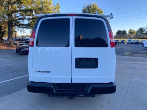 Used 2018 Chevrolet Express 2500 Work Van w/ Driver Convenience Package image 2