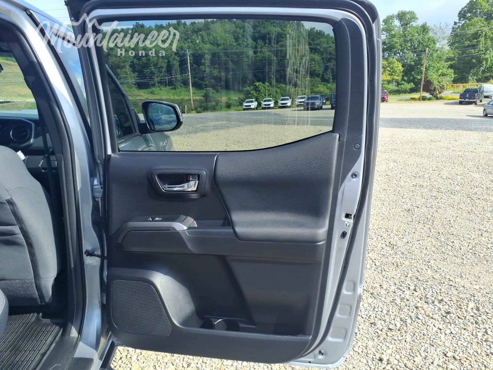 Used 2019 Toyota Tacoma TRD Sport AWD/4WD image 21