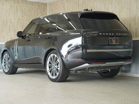 Used 2025 Land Rover Range Rover SE AWD/4WD image 7