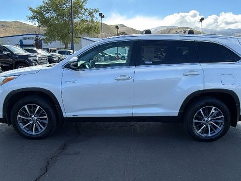 Used 2019 Toyota Highlander XLE AWD/4WD image 6