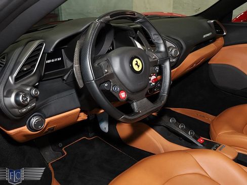 Used 2018 Ferrari 488 GTB RWD image 22