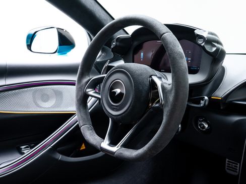 Used 2023 McLaren Artura image 36