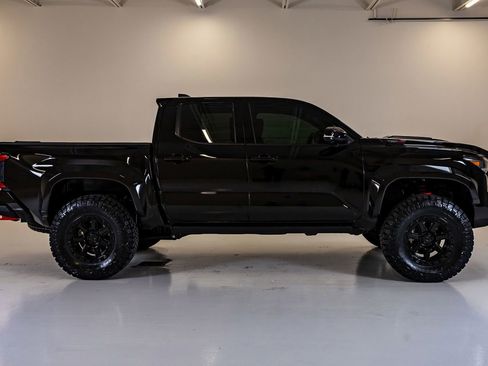 Used 2025 Toyota Tacoma TRD Pro AWD/4WD image 11