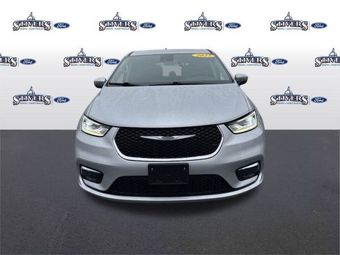 Used 2023 Chrysler Pacifica Touring-L image 2