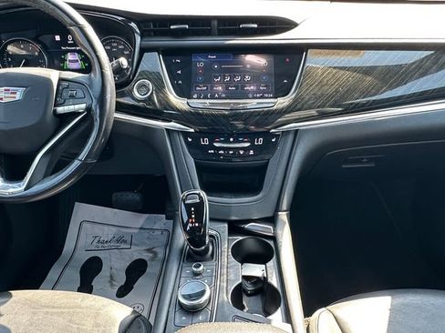 Used 2020 Cadillac XT6 Premium Luxury FWD image 11