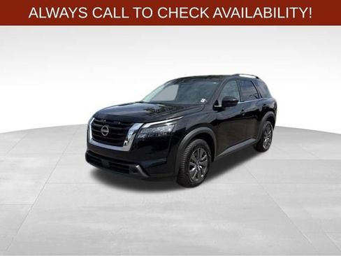 Used 2024 Nissan Pathfinder SV AWD/4WD image 3