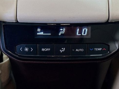 Used 2021 Toyota Highlander XLE AWD/4WD image 26