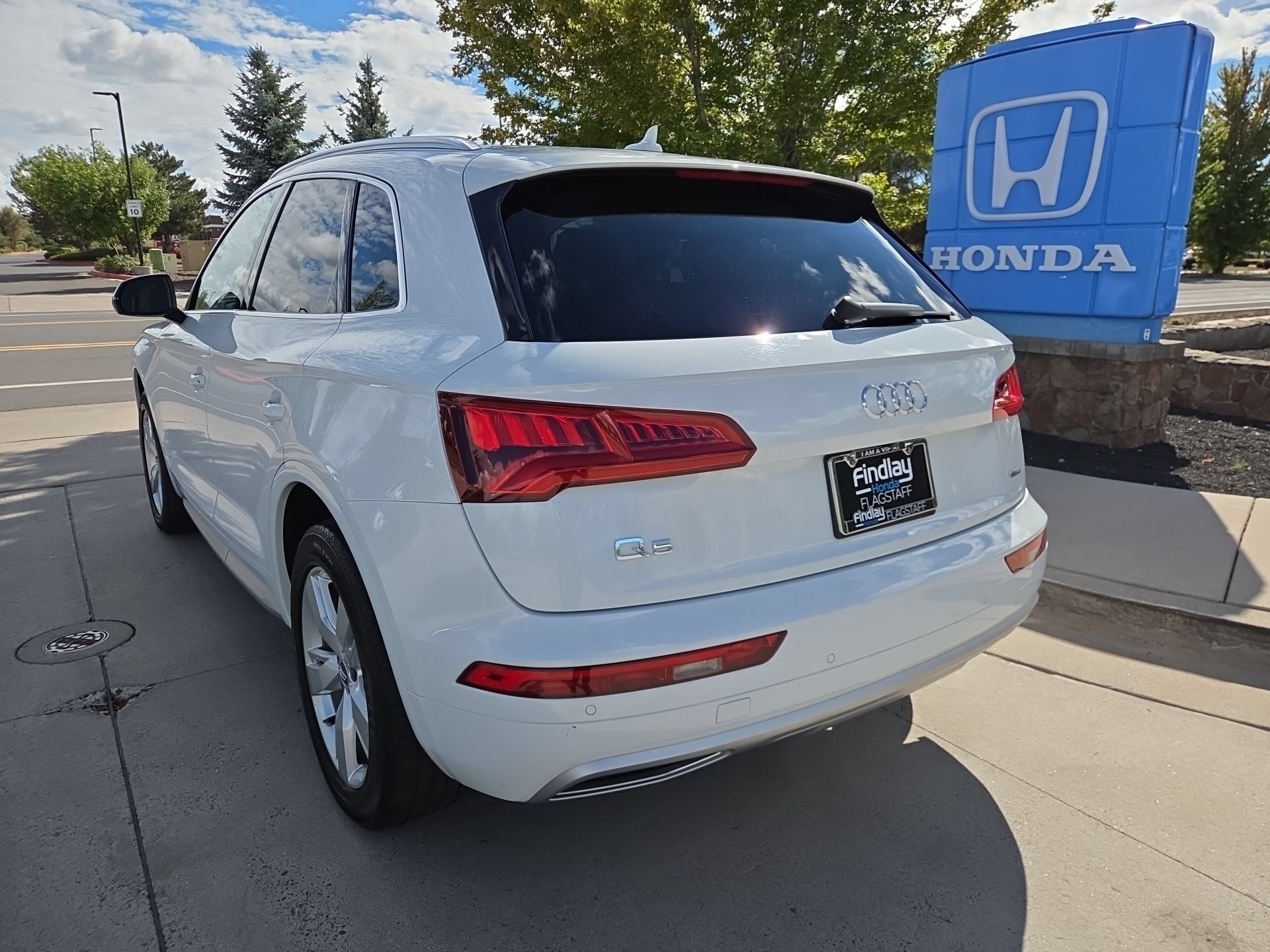 Used 2019 Audi Q5 2.0T Premium Plus w/ Premium Plus Package AWD/4WD image 7