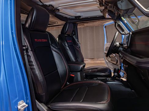 Used 2025 Jeep Wrangler Unlimited Rubicon w/ Convenience Group image 28