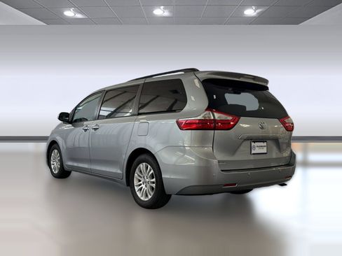 Used 2016 Toyota Sienna XLE w/ XLE Navigation Package FWD image 3