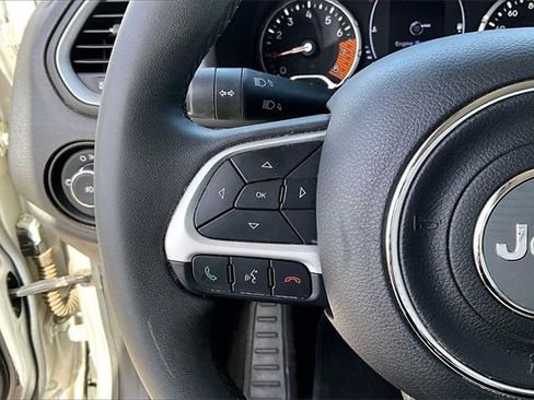 Used 2019 Jeep Renegade Latitude image 19