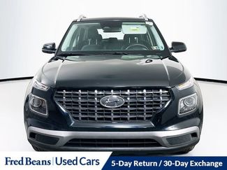 Used 2023 Hyundai Venue SEL video 2