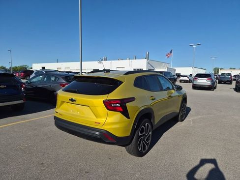 Used 2024 Chevrolet Trax RS w/ Driver Confidence Package FWD image 5