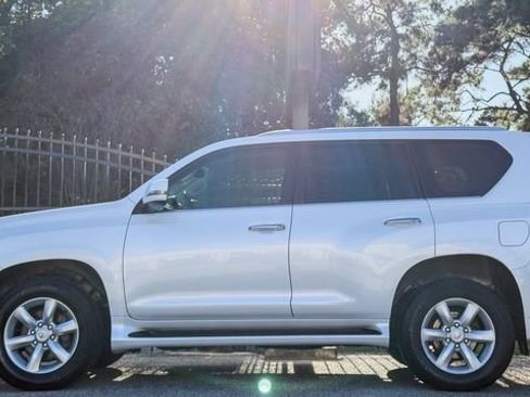 Used 2011 Lexus GX 460 image 3