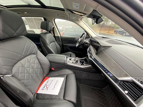 Used 2025 BMW X7 xDrive40i image 18