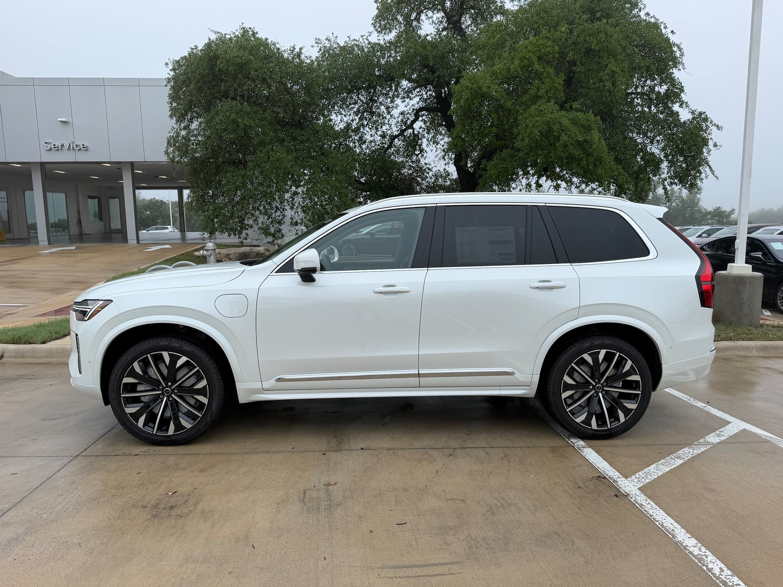 New 2026 Volvo XC90 T8 Plus w/ Protection Package Premier AWD/4WD image 3