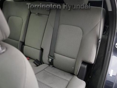 Used 2017 Hyundai Santa Fe SE image 26