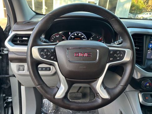 Used 2023 GMC Acadia SLT w/ Technology Package image 17