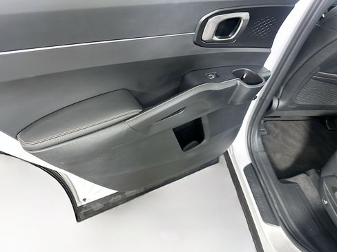 Used 2024 Kia Sorento S image 26