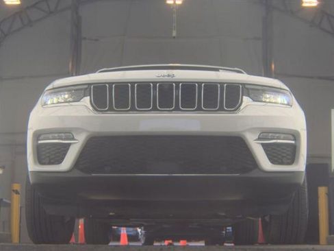 Used 2022 Jeep Grand Cherokee Limited 4xe w/ Luxury Tech Group II AWD/4WD image 3