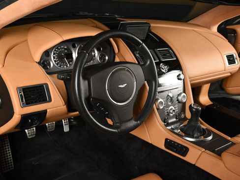 Used 2011 Aston Martin V8 Vantage Roadster RWD image 19